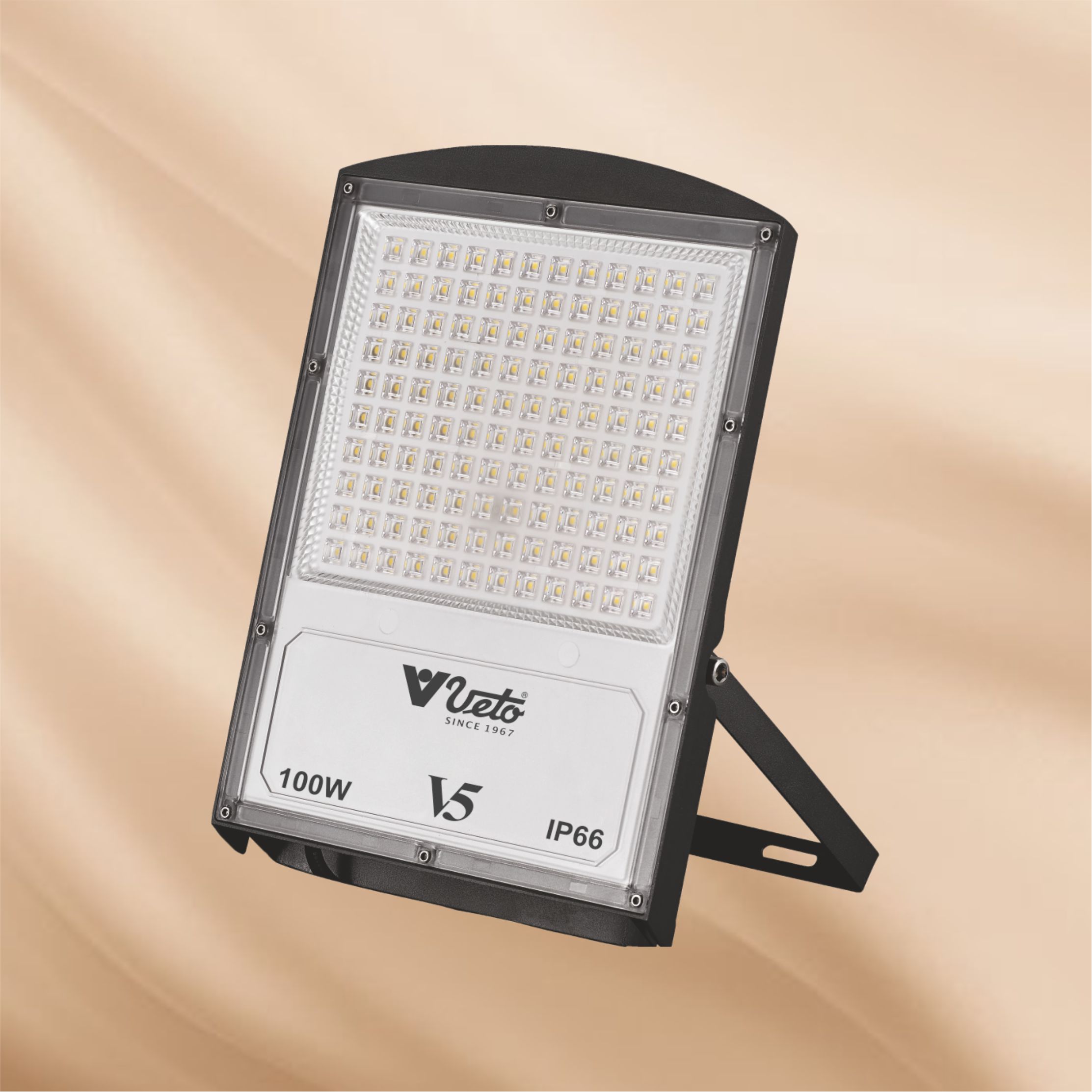 V-5 FLOOD LIGHT